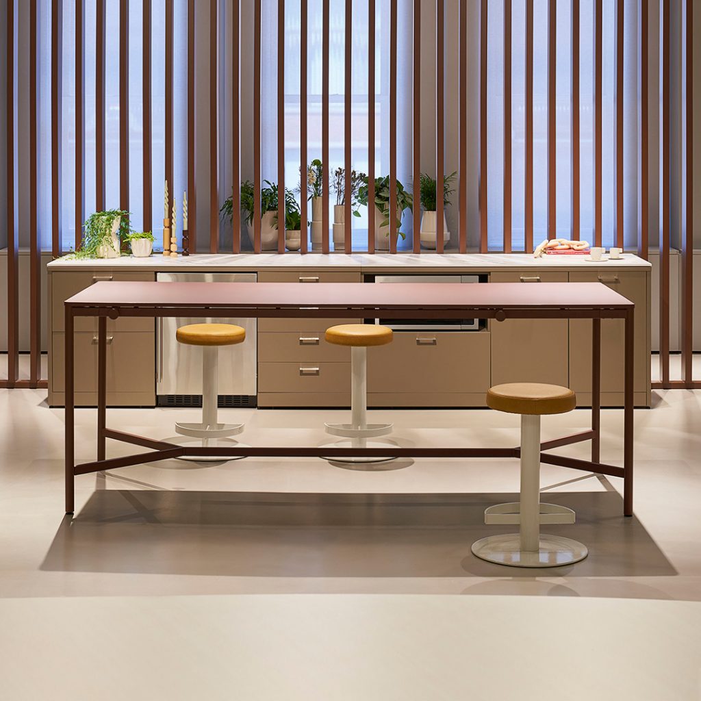 Hook Up High Table