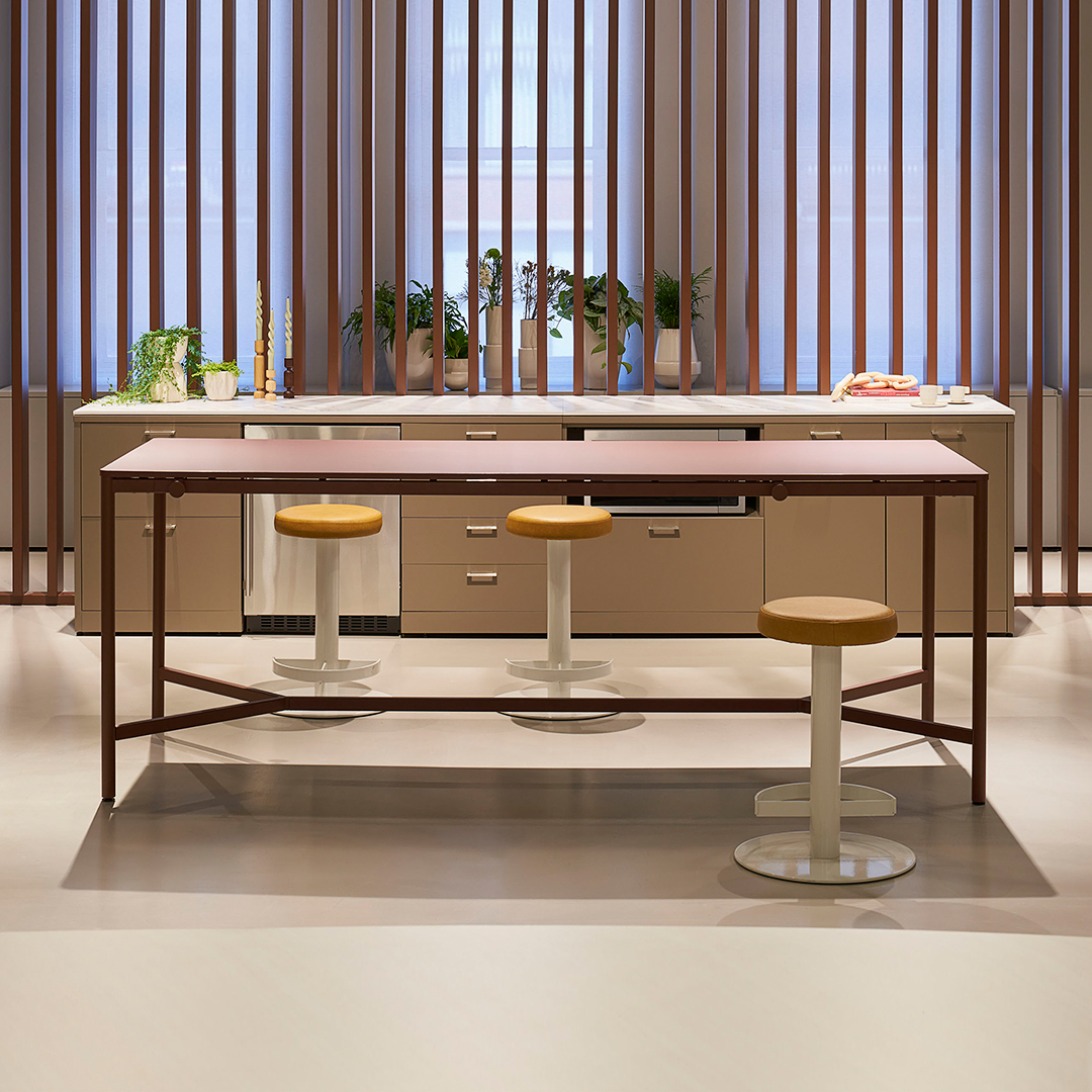 Hook Up High Table